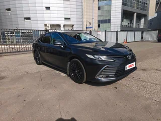2023 Toyota Camry VIII (XV70) Рестайлинг, чёрный, 2800000 рублей, вид 3