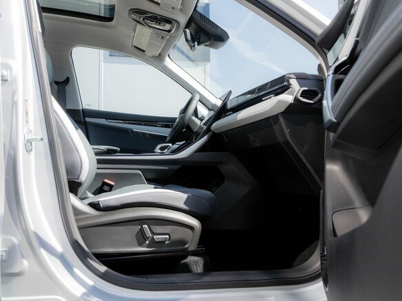 2026 Geely Atlas II, серебристый - вид 10