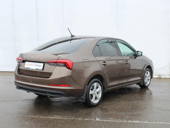 2020 Skoda Rapid II, коричневый, 1470000 рублей - вид 6