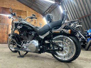 2017 Harley-Davidson Fat Boy, чёрный, 1990000 рублей, вид 5