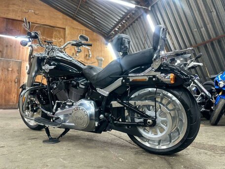 2017 Harley-Davidson Fat Boy, чёрный, 1990000 рублей, вид 5