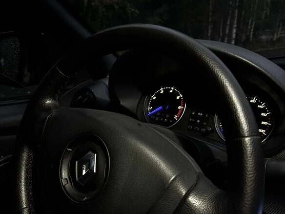 2010 Renault Logan I Рестайлинг, красный, 500000 рублей - вид 9