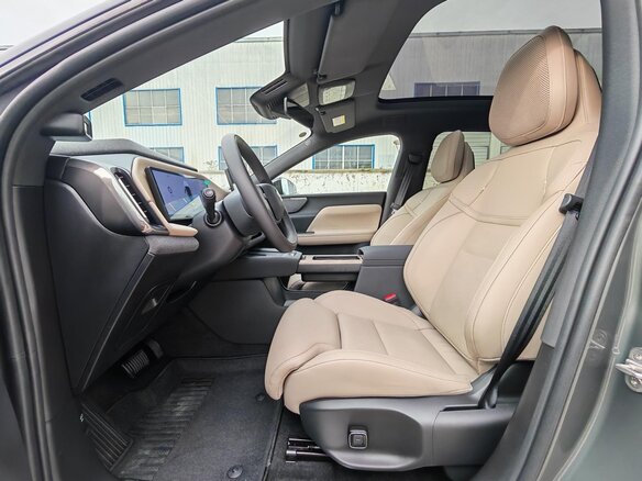 2025 Volvo XC70 III, серый, 6000000 рублей - вид 8
