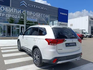 2015 Mitsubishi Outlander III Рестайлинг 2, белый, 1820000 рублей, вид 5