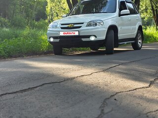 2015 Chevrolet Niva I Рестайлинг, белый, 740000 рублей, вид 2