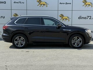 2021 Volkswagen Touareg III, чёрный, 5700000 рублей, вид 5