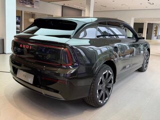 2026 Audi E7X, пурпурный, 12795000 рублей, вид 2