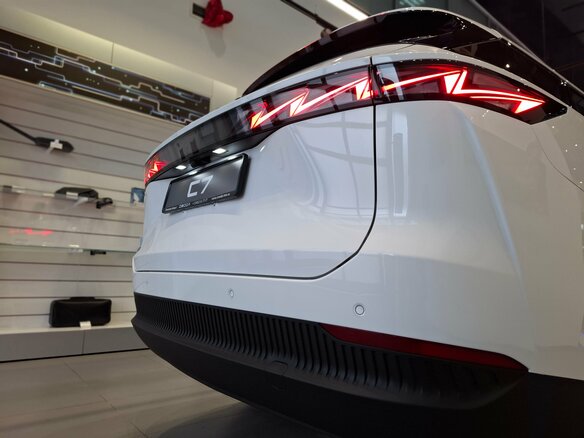 2026 Omoda C7, белый, 3099000 рублей - вид 6