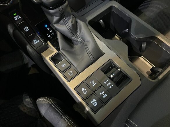 2026 Toyota Land Cruiser Prado 250 Series, чёрный - вид 9