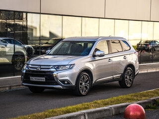 2018 Mitsubishi Outlander III Рестайлинг 2, серебристый, 1948777 рублей, вид 3