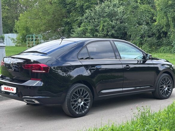 2020 Volkswagen Polo VI, чёрный - вид 3