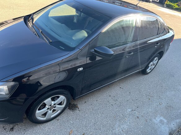 2015 Volkswagen Polo V, чёрный, 750000 рублей - вид 2