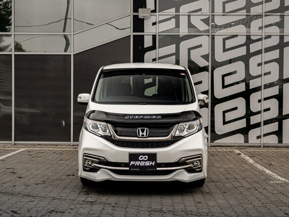 2017 Honda Stepwgn V, белый - вид 2