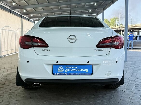 2014 Opel Astra J Рестайлинг, белый - вид 3