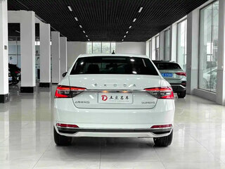 2023 Skoda Superb III Рестайлинг, белый, 1780000 рублей, вид 5