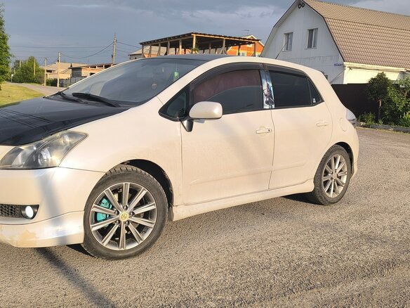 2007 Toyota Auris I, серебристый, 680000 рублей