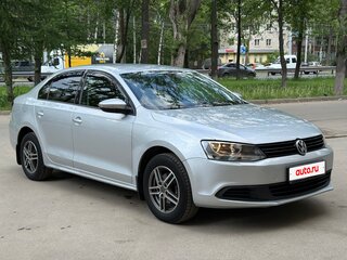 2013 Volkswagen Jetta VI, серебристый, 880000 рублей, вид 3