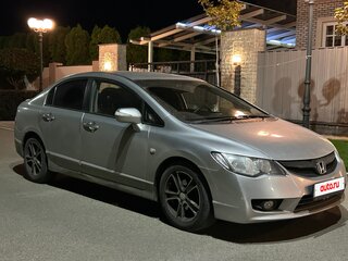 2011 Honda Civic VIII Рестайлинг, серебристый, 750000 рублей, вид 4