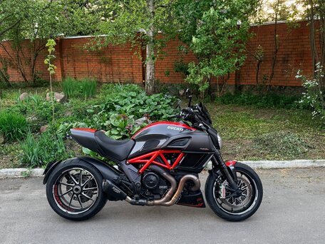 2014 Ducati Diavel Carbon, красный, 1000000 рублей, вид 1