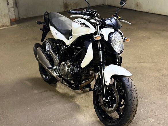 2013 Suzuki SFV 650 Gladius, белый, 480000 рублей - вид 3