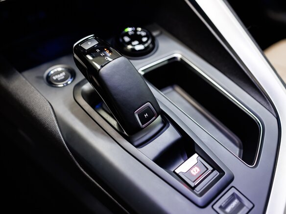 2024 Peugeot 5008 II Рестайлинг, белый, 4534000 рублей - вид 20