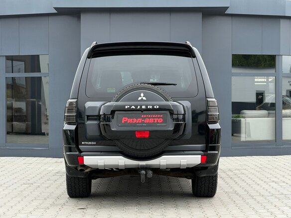 2014 Mitsubishi Pajero IV Рестайлинг 1, чёрный - вид 3