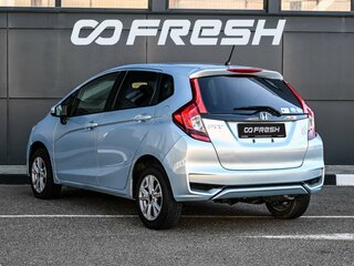 2019 Honda Fit III Рестайлинг, серый, 1124000 рублей, вид 2