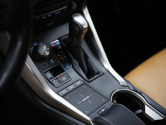 2017 Lexus NX 300 I Рестайлинг, серый, 2990000 рублей - вид 14