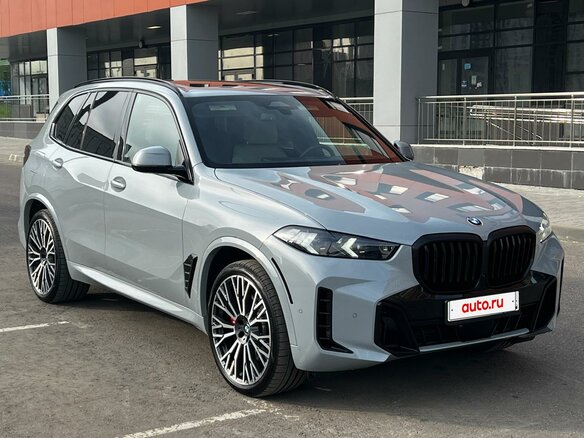 2024 BMW X5 40i IV (G05/G18) Рестайлинг, серый - вид 4