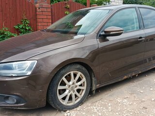 2011 Volkswagen Jetta VI, коричневый, 700000 рублей, вид 3