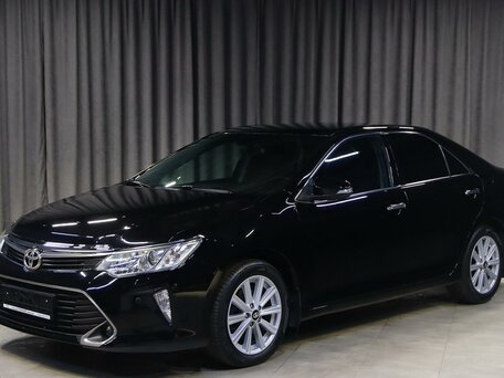 2016 Toyota Camry VII (XV50) Рестайлинг, чёрный, 1749000 рублей, вид 1