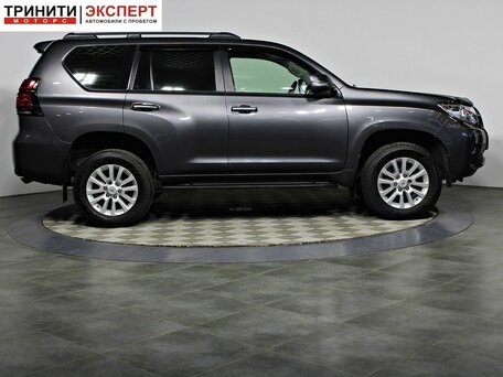 2018 Toyota Land Cruiser Prado 150 Series Рестайлинг 2, серый, 4398000 рублей, вид 4