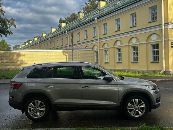 2021 Skoda Kodiaq I, коричневый - вид 2