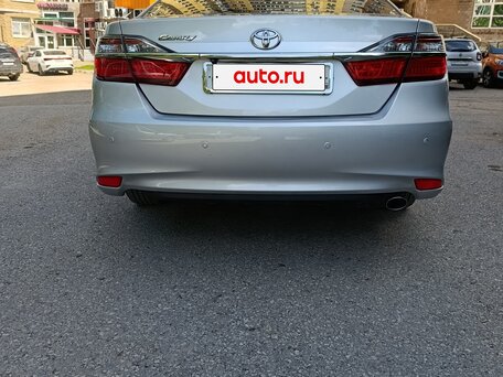 2017 Toyota Camry VII (XV50) Рестайлинг, серебристый, 2130000 рублей, вид 4