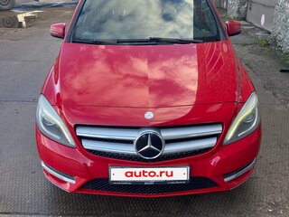 2013 Mercedes-Benz B-Класс 200 II (W246), красный, 999999 рублей, вид 3