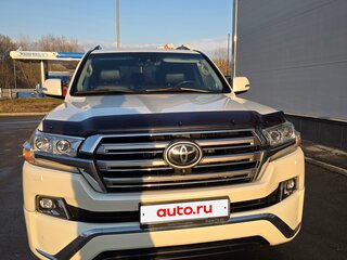 2015 Toyota Land Cruiser 200 Series Рестайлинг 2, белый, 6200000 рублей, вид 1