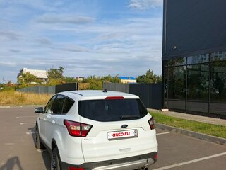 2017 Ford Kuga II Рестайлинг, белый, 1670000 рублей, вид 4