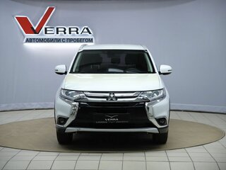 2018 Mitsubishi Outlander III Рестайлинг 2, белый, 1850000 рублей, вид 2