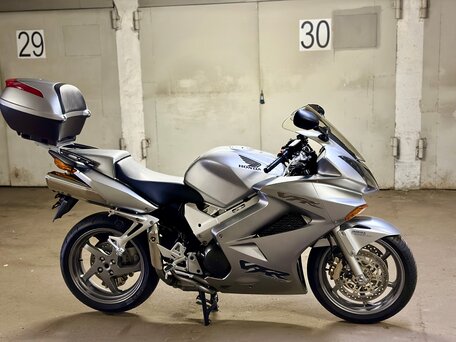 2007 Honda VFR 800, серый, 600000 рублей, вид 1