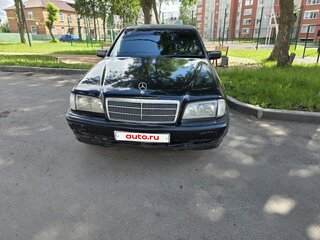 1999 Mercedes-Benz C-Класс 180 I (W202) Рестайлинг, чёрный, 135000 рублей, вид 2