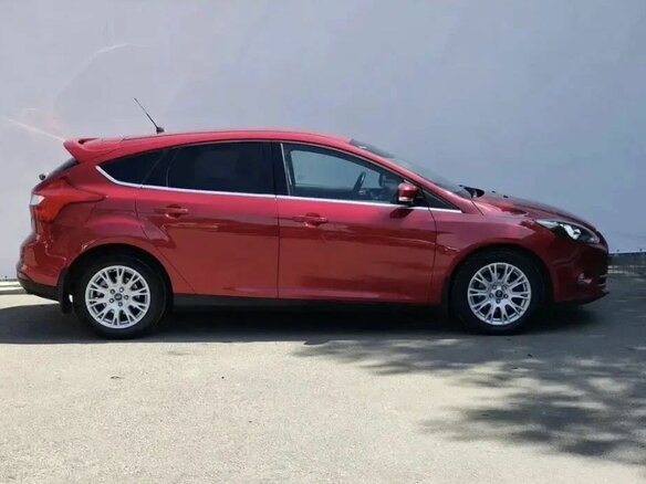 2014 Ford Focus III, красный