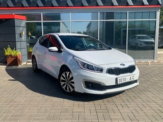 2016 Kia Ceed II Рестайлинг, белый, 1429900 рублей, вид 1