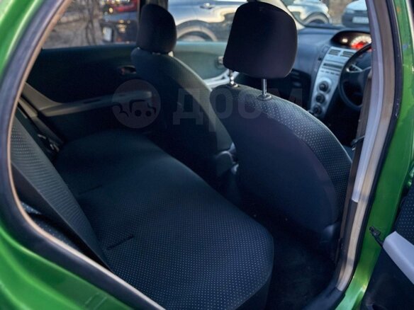 2005 Toyota Vitz II (XP90), зелёный, 250000 рублей - вид 9