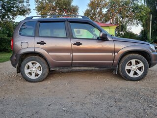 2016 Chevrolet Niva I Рестайлинг, коричневый, 385000 рублей, вид 4