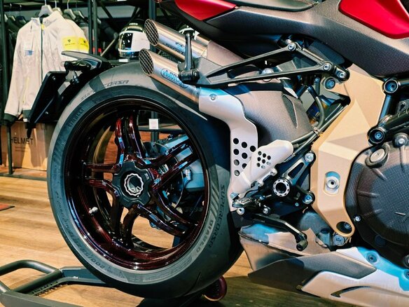 2019 MV Agusta Brutale 1000, красный, 3290000 рублей - вид 8