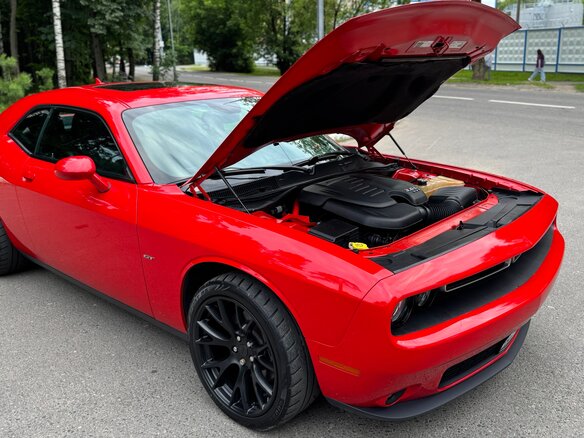 2017 Dodge Challenger III Рестайлинг 2, красный, 4000000 рублей - вид 8