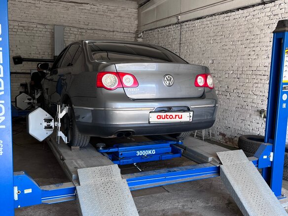 2005 Volkswagen Passat B6, серый, 660000 рублей - вид 9