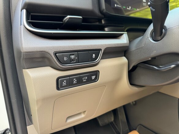 2025 Kia Carnival IV Рестайлинг, белый, 5800000 рублей - вид 21