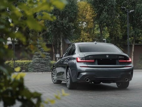 2021 BMW 3 серии 320d xDrive VII (G2x), серый, 4490000 рублей, вид 3