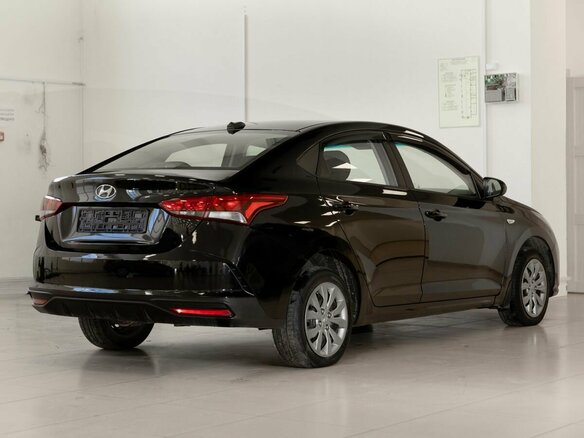 2021 Hyundai Solaris II Рестайлинг, чёрный, 1500000 рублей - вид 6